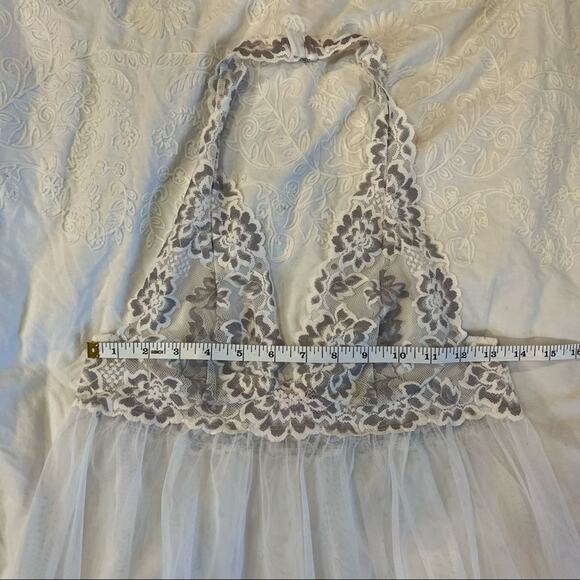 Victoria’s Secret Lace and Tulle Halter Chemise Size M - Picture 4 of 8